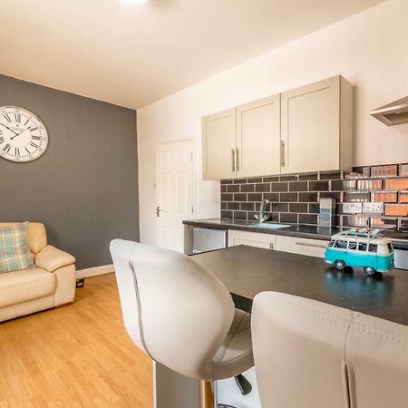 Platform Avenues Apartment 2 With Free Street Parking Кингстон-апон-Халл Экстерьер фото