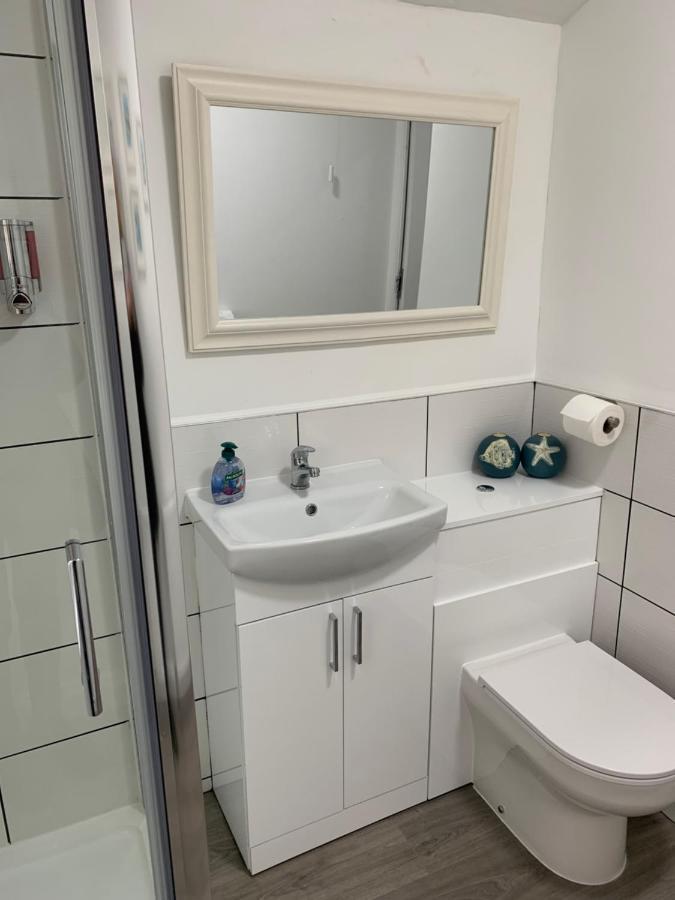 Platform Avenues Apartment 2 With Free Street Parking Кингстон-апон-Халл Экстерьер фото